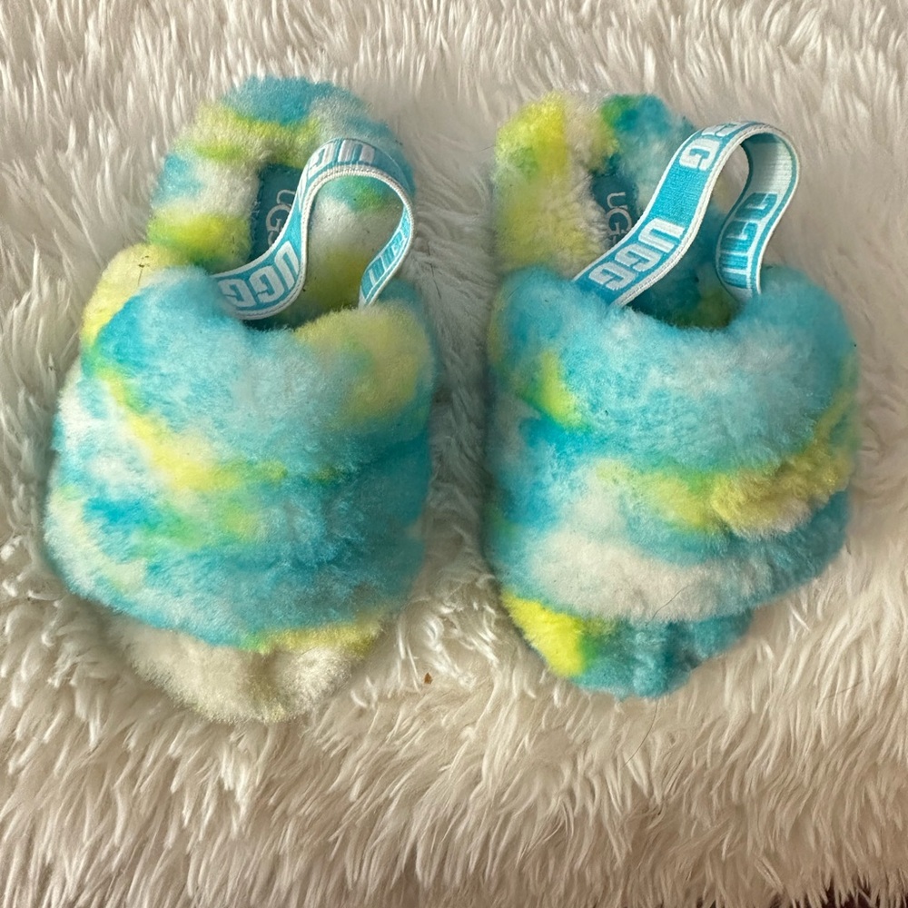 Uggs Slipper Cotton Kids Fluff Kids toddler size
8 Fur Blue white and yellow.